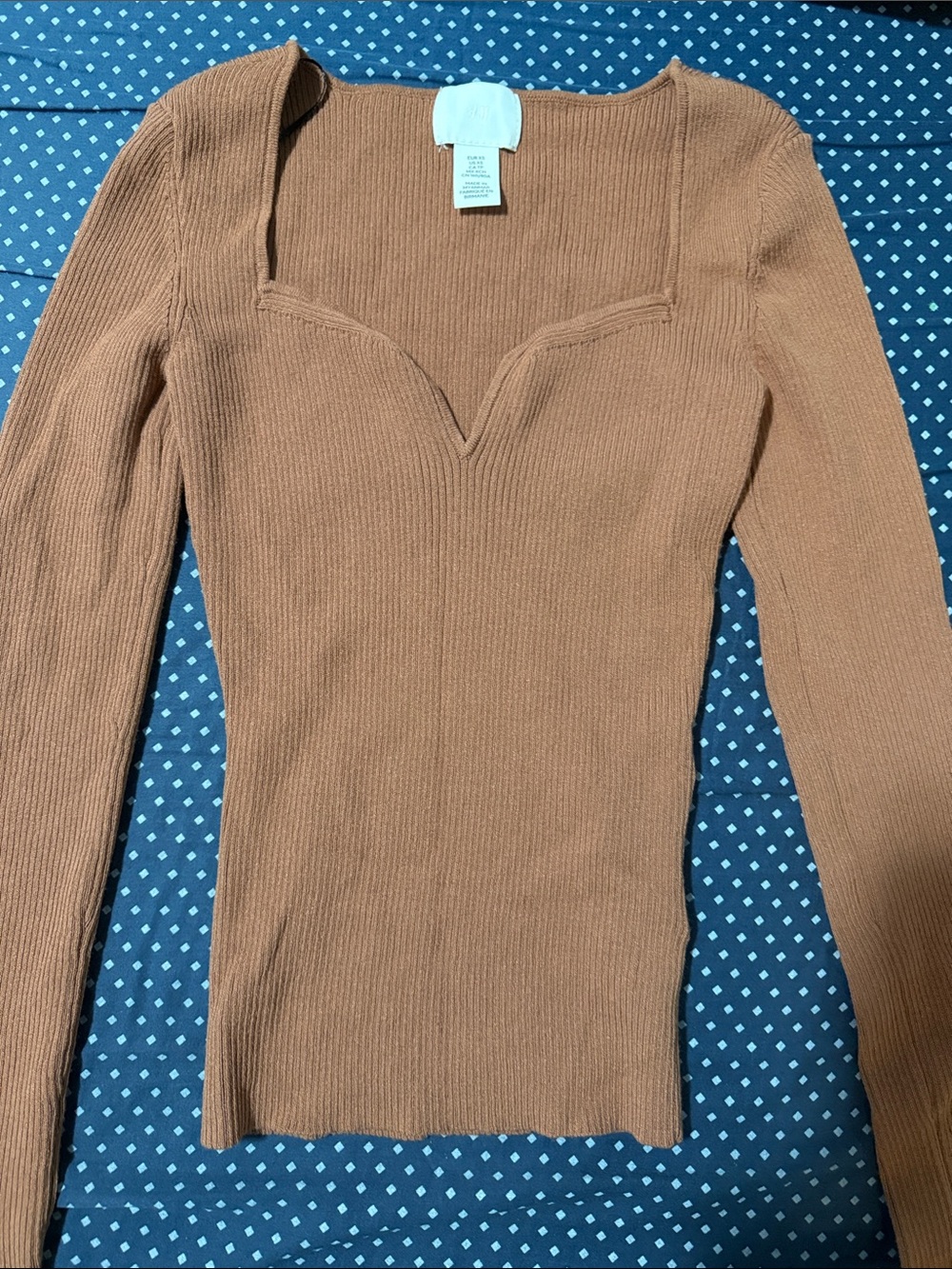 H&M Ribbed Long Sleeve Sweetheart Neck Top in Camel